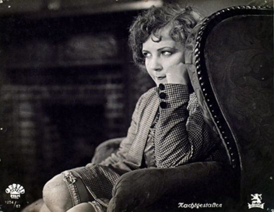 Mabel Poulton in The Alley Cat